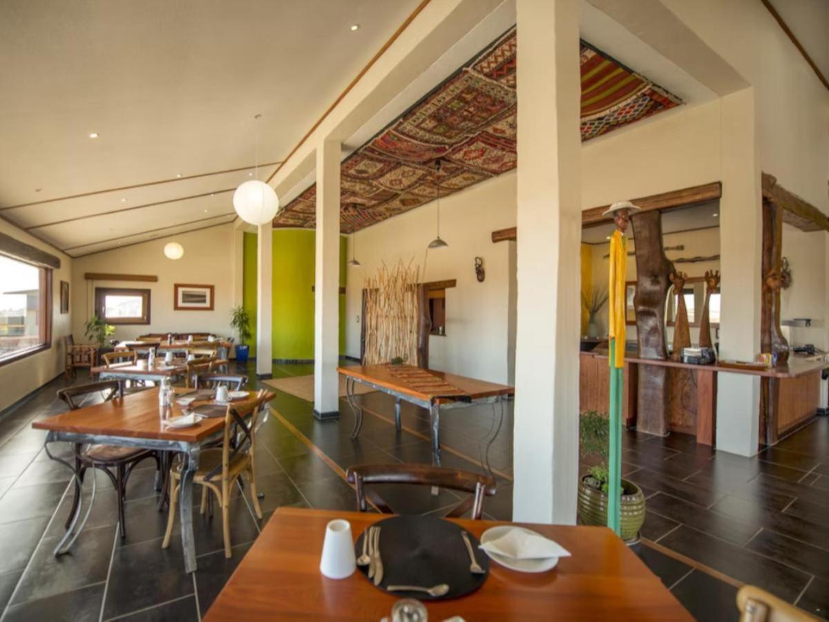 Desert Breeze Lodge Swakopmund Exteriör bild