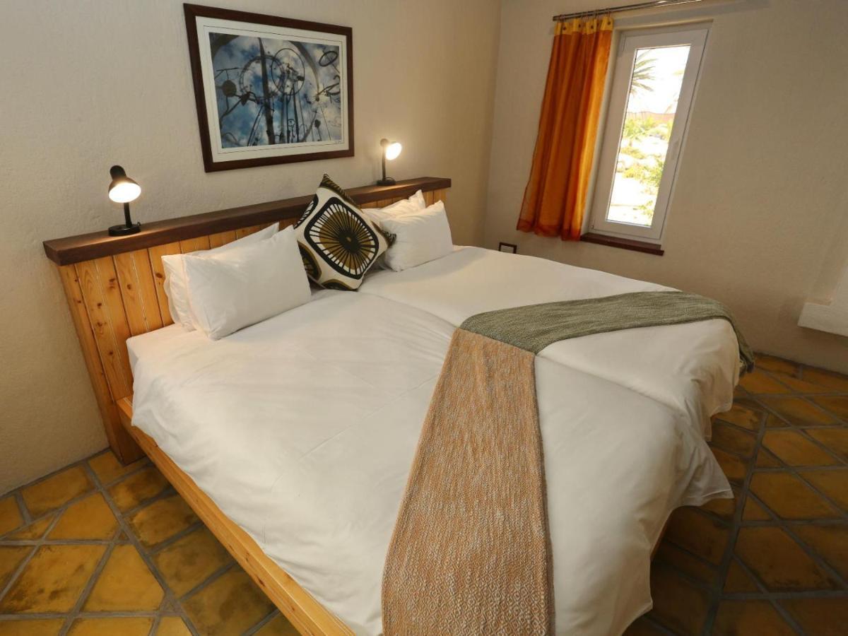 Desert Breeze Lodge Swakopmund Exteriör bild