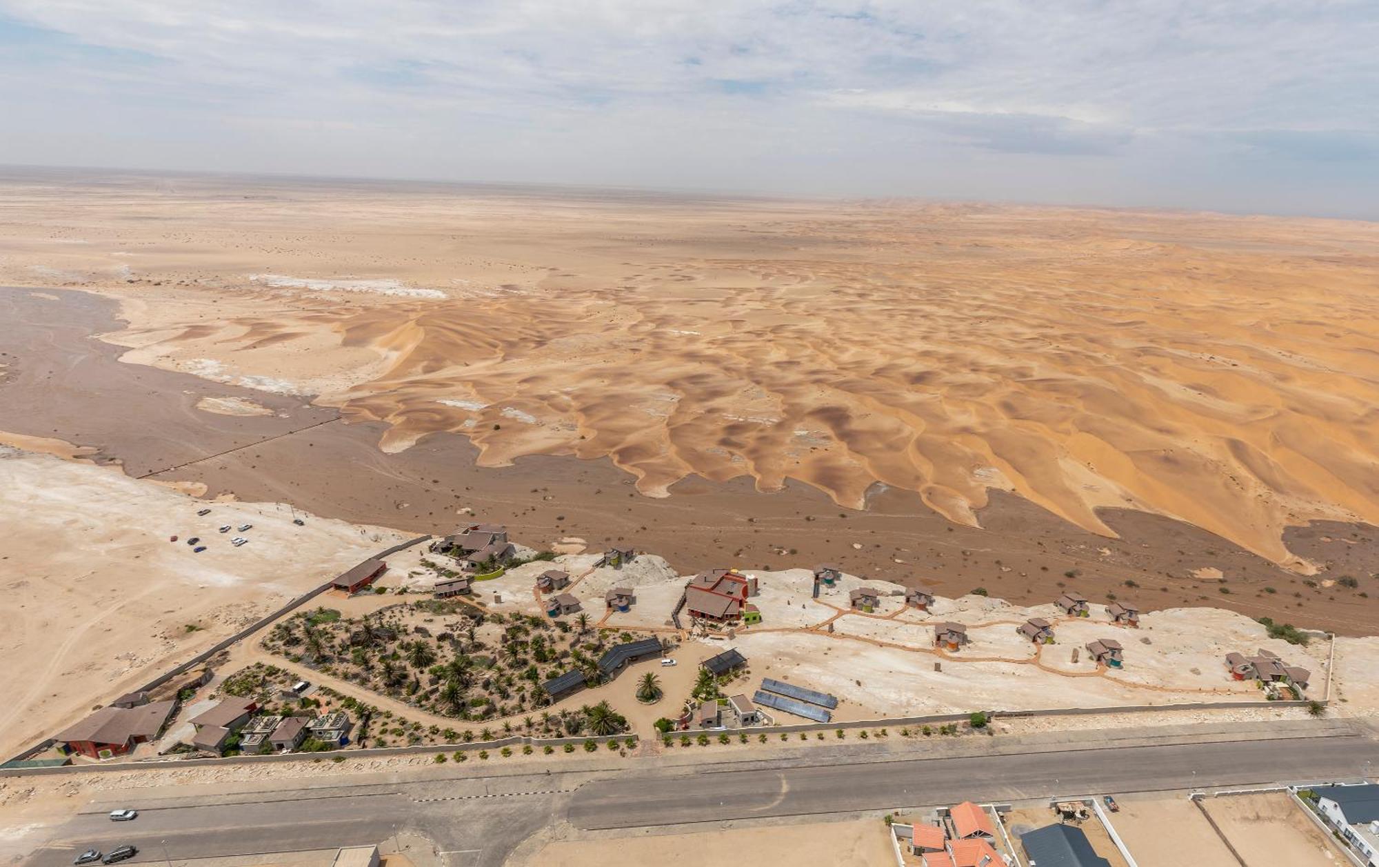 Desert Breeze Lodge Swakopmund Exteriör bild
